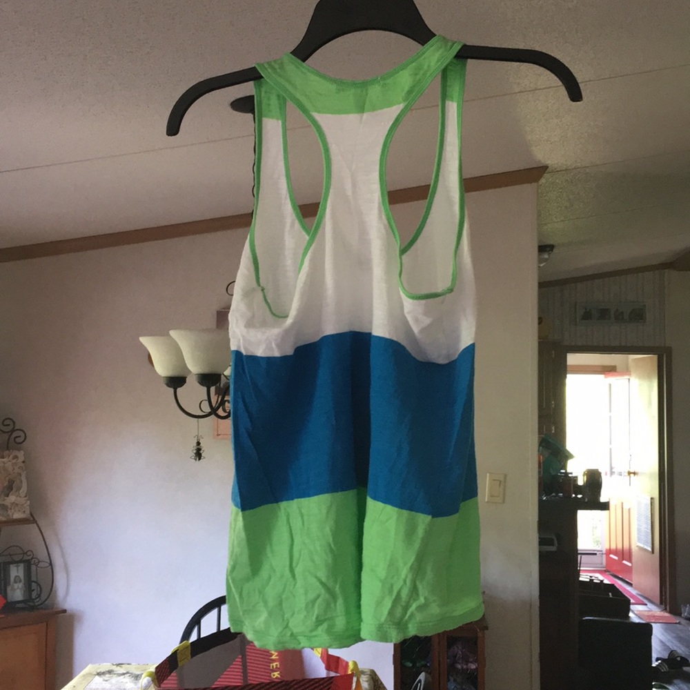 Multi-colored tank - Picture 2 of 3